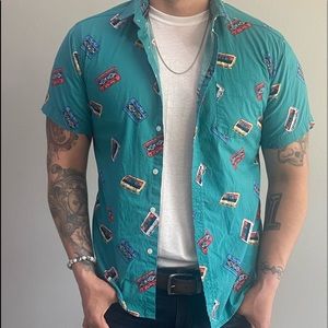 Cassette theme men’s short sleeve shirt